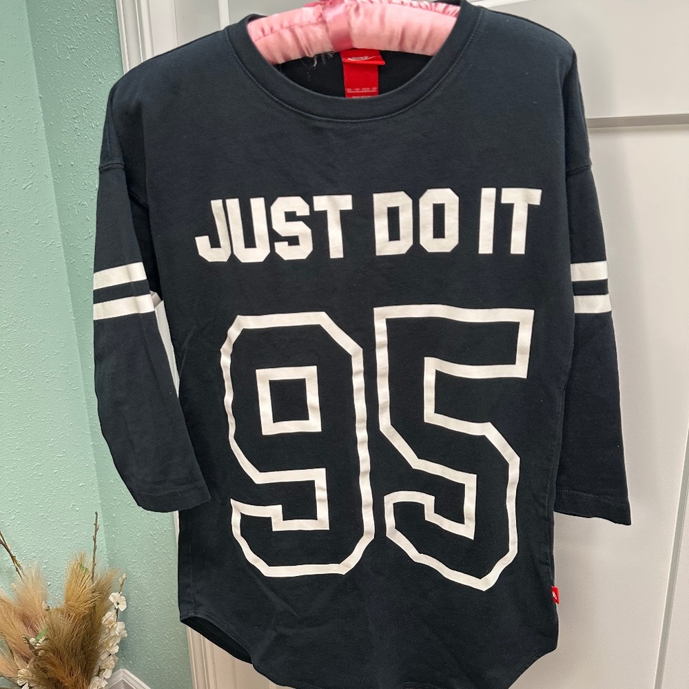 Nike Shirt Adult XSmall Black Just Do It 3/4 Sleeve Pullover Women’s